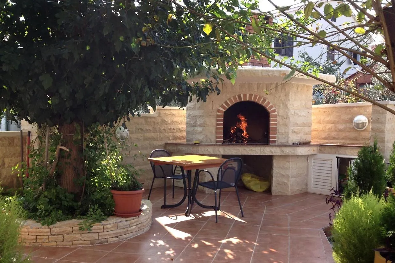 Apartment Preko 8384C