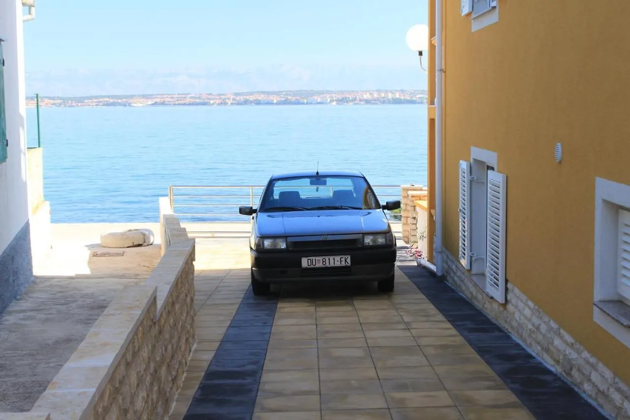 Apartment Preko 8384C
