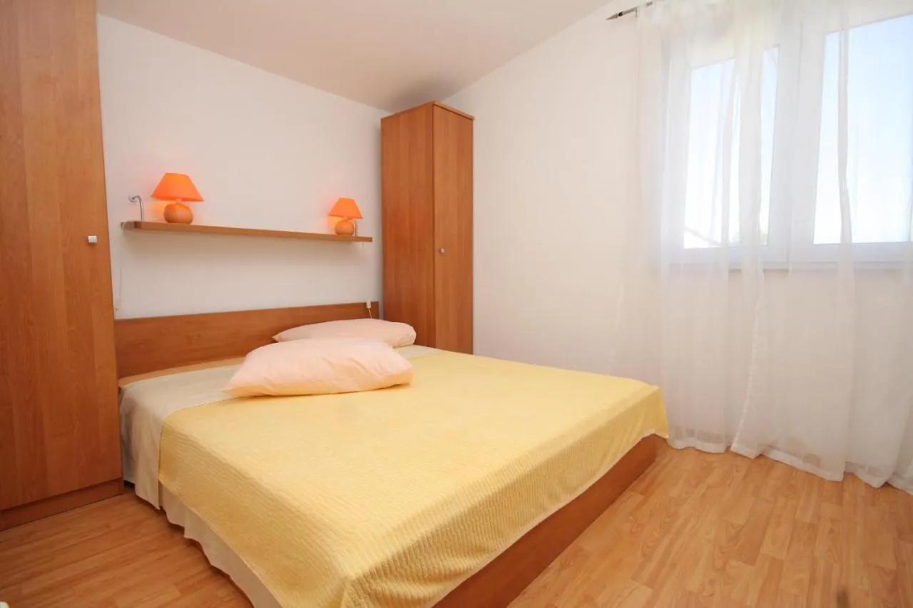 Apartment Preko 8384C