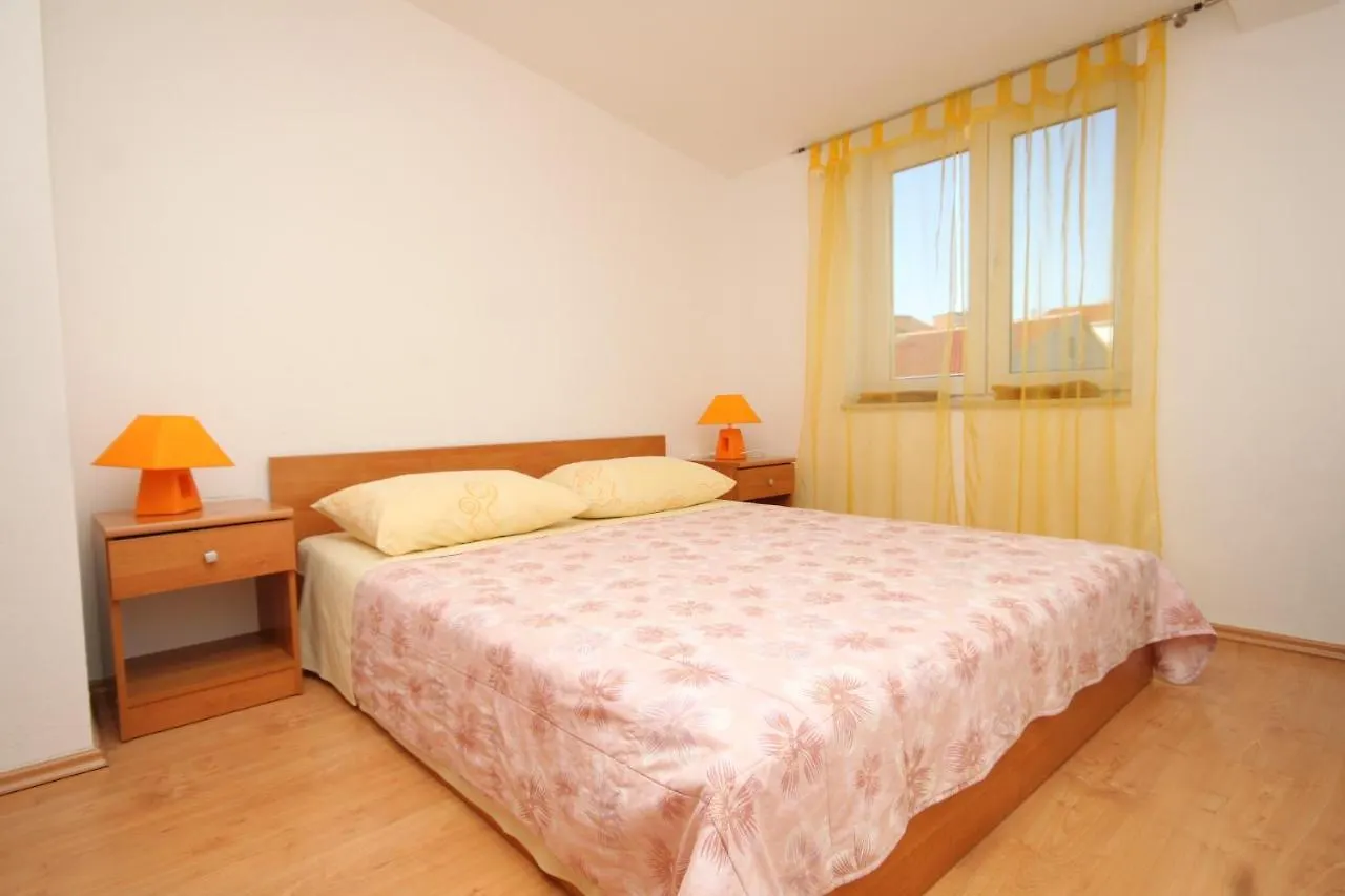 Apartment Preko 8384C